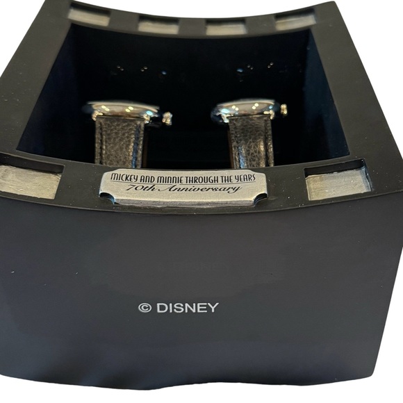 Disney’s Mickey & Minnie Through the Years 70th Anniversary Collectable Set 1998 - Picture 8 of 11